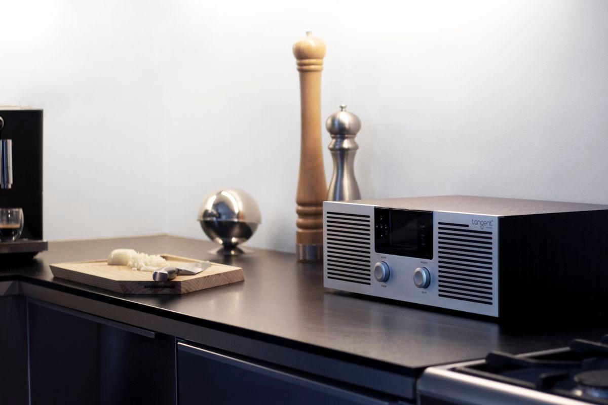 Radio internetowe Tangent Radio Fem w kuchni